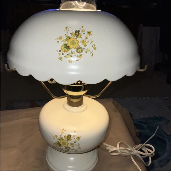 Vintage Rare Beautiful Floral Fenton Milk Hurricane Parlor Lamp Signed 1976 - Picture 2 of 16
